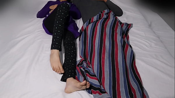 Bos Istri Telanjang Bulat Begitu Liat Kontol Hitam Tebal Sopir.