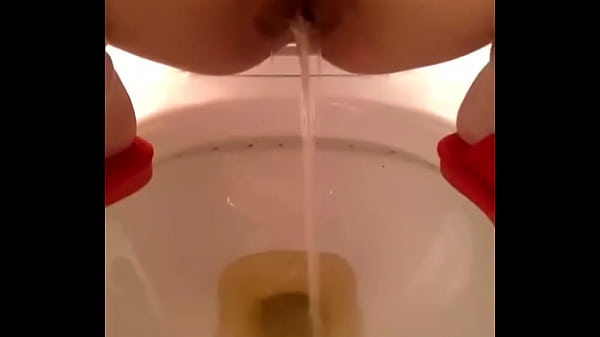 Istri China Kencing Dari Lubang Kelamin, Pipisannya Keluar Deras, Bikin Basah Semua