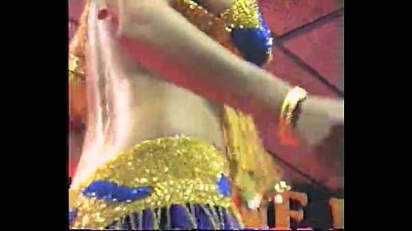 Tukang Striptis India Bikin Makin Panas, Goyangannya Bikin Ngilu