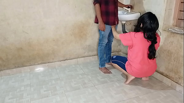Bhabhi Ne Jawaan Plumber Se Apni Pyas Bujhai, Choot Ki Aag Lag Gayi Xxx Hindi Mein!