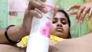 Desi Cewek Colmek Pake Botol Pengharum Ruangan