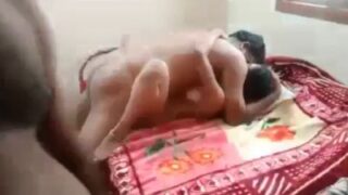 Desi Istri Puas Dicolek Suami Dan Selingkuh Dalam Threesome Ala India