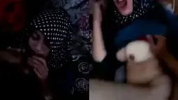 Ibu Guru Hijab Viral Digebukin Murid Sampai Meringis Keenakan.