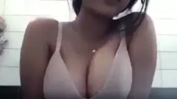 Lagi Sange, Di Luar Ada Yang Manggil, Makin Pengen Nggak Jelas.