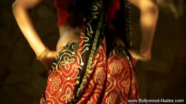 Cewek India Berkulit Sawo Matang Nari Dengan Gerakan Bikin Meleleh.