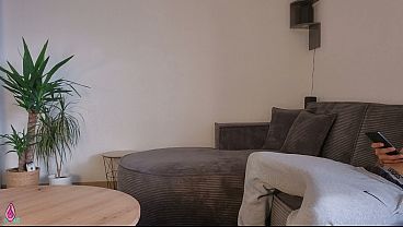 Ibu Tiri Ngeliat Anak Tiri Lagi Ngaceng Pas Lagi Bersihin, Langsung Bantuin Dia Crot Di Pantat Gede Bulatnya.