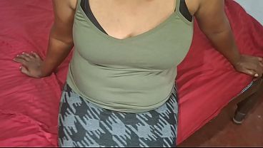 Wanita Asia Lagi Santai Sendirian, Paha Terbuka, Napas Pelan, Bibir Basah, Siap Dimanjain.