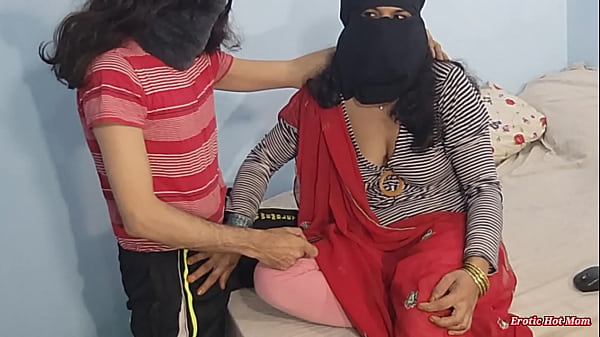 Semoga Pacar Lu Nggak Segitu Panasnya, Ngentotin Memek Desi Indiannya Yang Sempit Pas Pake Hijab Muslim, Sambil Moans Keras Seksi Dalam Bahasa Hindi.