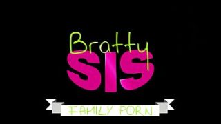 Gracie Gates & Brookie Blair Bilang Ke Stepbro, “kita Bisa Ngentot Bareng Terus Ke Pantai”