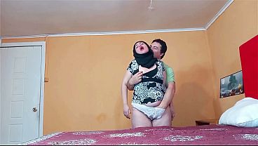 Wanita Berhijab Digebrak Gaya Doggy
