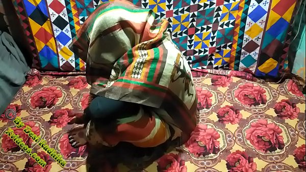 মা সাসুকে নিজের ঘরে ডেকে এনে জোরে চুদলাম
