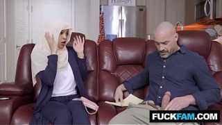 Cewek Hijab Hot Kena Terapi Kontol Telanjang Bareng Maya Farrell, Charles Dera