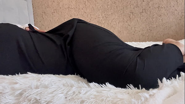 Gadis Arab Polos, Selangkangan Terbuka Tanpa Penghalang