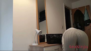 Sengaja Pamer Kontol Tegang Ke Ibu Tiri