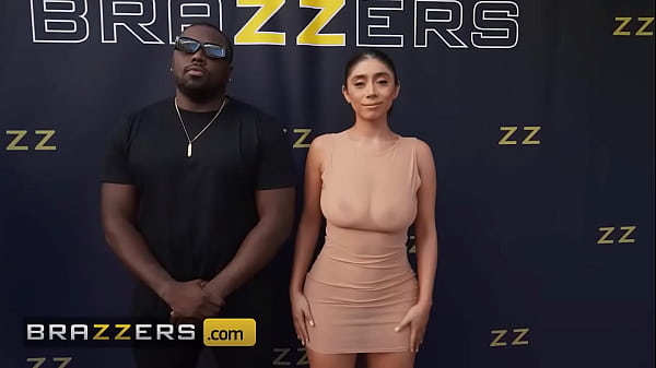Brazzers – Violet Myers Colok Memek Depan Paparazzi