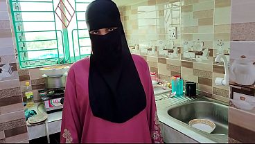 Selagi Istri Pergi, Suami Selingkuh Ngewe Pembantu Hijab Di Rumah Kosong, Crot Di Dalam