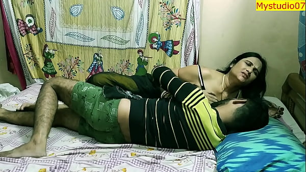 Desi Rand Bhabhi Lagi Ngentot Sama Pengangguran, Suara Hindi Jelas, Sange Abis!