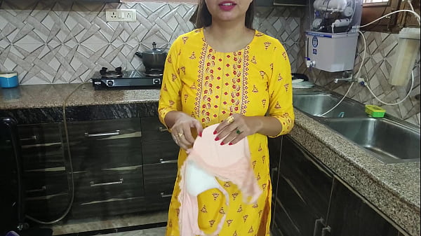 Desi Bhabhi Dapur Lagi Cuci Piring, Tiba-tiba Adik Ipar Datang: “bhabhi, Gue Butuh Chut Lo, Mau Kasih Gak?” Suara Hindi.