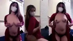 Zara Putar-putar Kontol Sambil Ngeremang Basah.