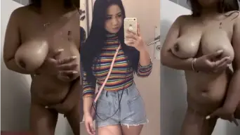 Cewek Toge Montok Lagi Sange, Colmek Becek Sampe Muncrat.