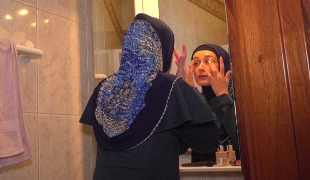Elena Lux – Belanjaan Lupa, Kontol Keras Jadi Pilihan