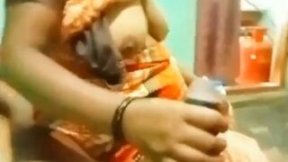Ibu Tiri Pamer Tetek Sambil Colokin Kontol Di Film Panas India