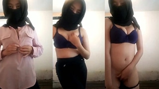 Jilbab Diturunin, Kosong Sepi, Siap Dimainin.