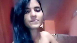 Sundar Cewek Kuliahan Lagi Mainin Memek Sendiri, Basah Kuyup Pengen Digenjot.