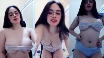 Tante Inem Pamer Toge Montok Goyang Panas Di Live.