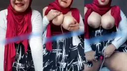 Tante Jilbab Merah Tobrut Coli Bareng Di Depan Kamera, Sange Banget!
