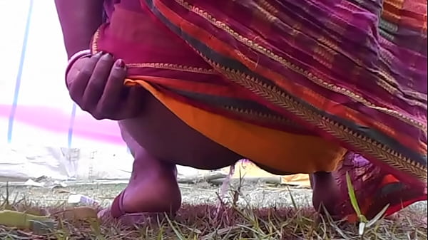 Desi Bulu Lebat Bikin Basah Kencingin