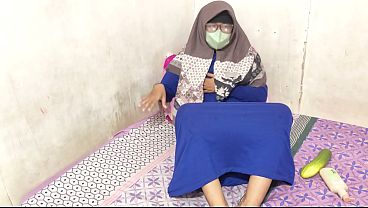 Cewek Hijab Indonesia Colmek Pake Jari, Muncrat Sampe Basah Kuyup