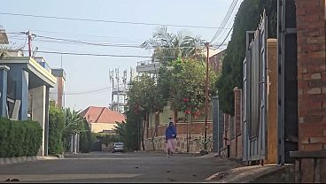 Ibu Arab Nafsu Banget, Colmek Di Depan Rumah Deket Jalan Sampai Basah