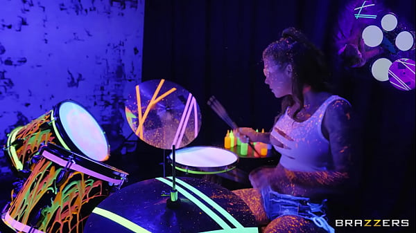 Tonton Trailer Panas Bang Drummer Dari Https://zzfull.com/drumm – Aksi Nge-seks Bareng Drummer Gila