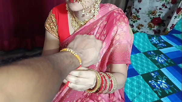 रक्षाबंधन पर सौतेली बहन ने भाई को राखी बांधते हुए गिफ्ट में अपनी नंगी बुर दिखाई, साफ हिंदी आवाज में
