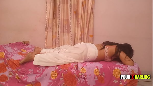 Ibu Tiri Sakit Pinggang, Anak Tiri Ngewe Sambil Pijat
